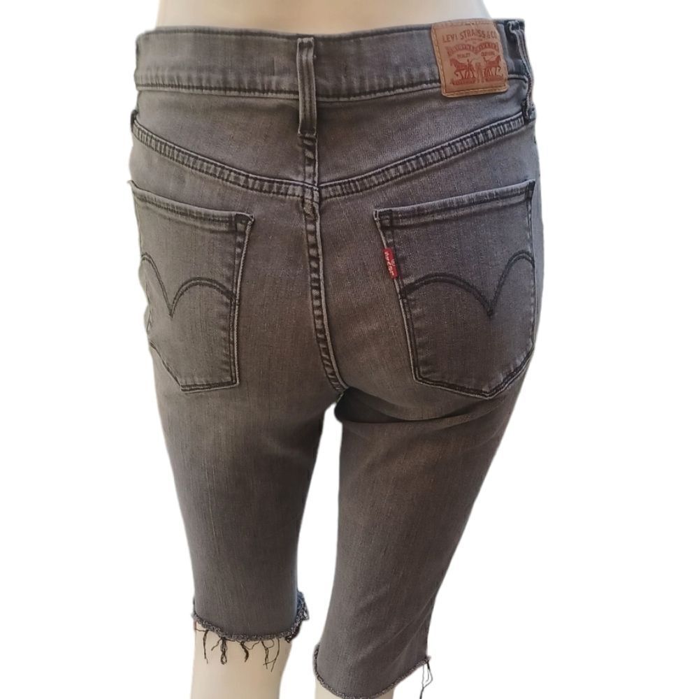 661941....Levi's Gray Shorts Size 29, 12" Inseam 9" Rise - Picture 5 of 6